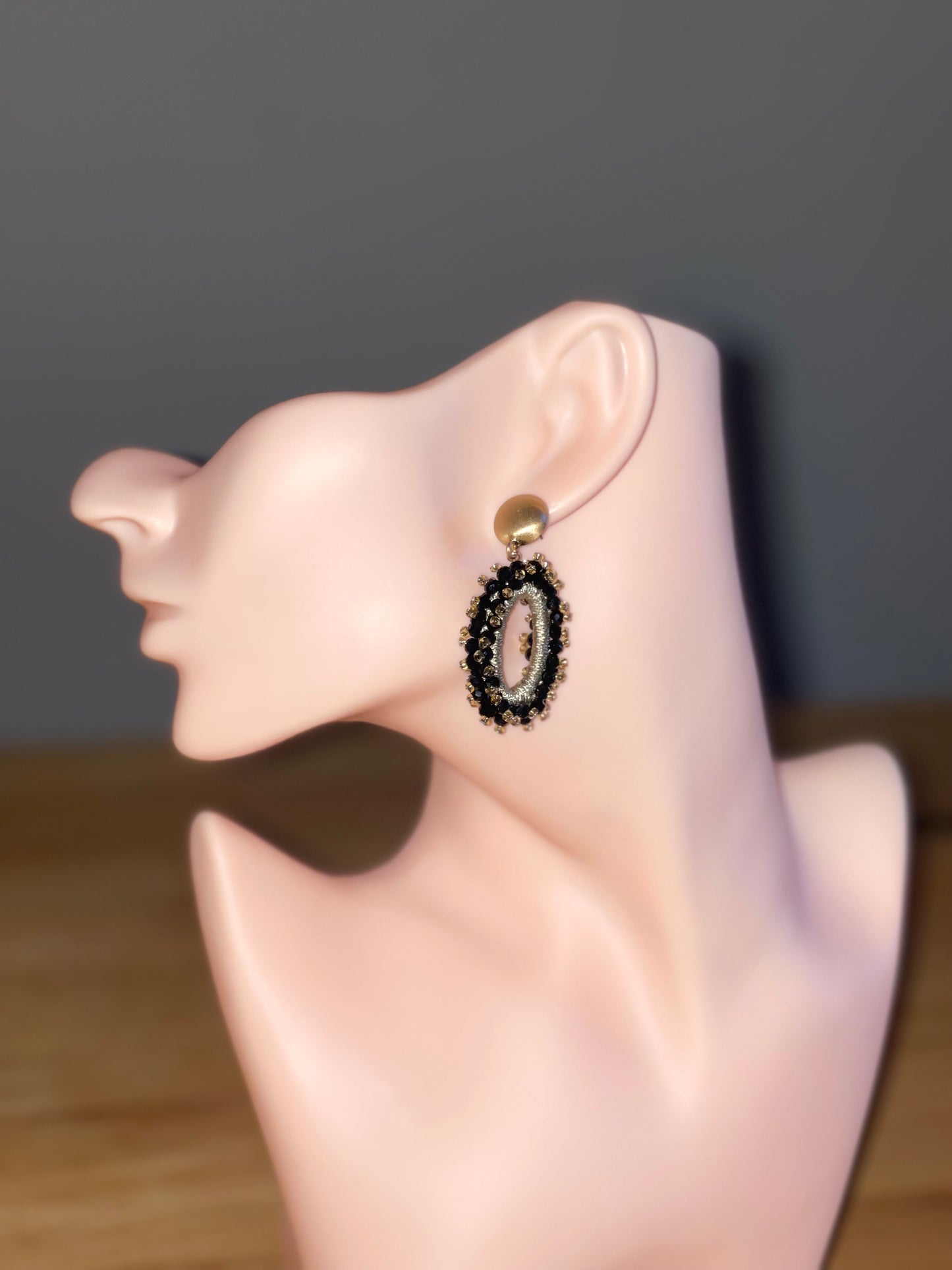 oorbellen zwarte rondjes met steentjes