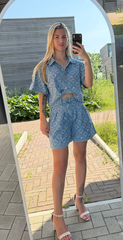 Laura set