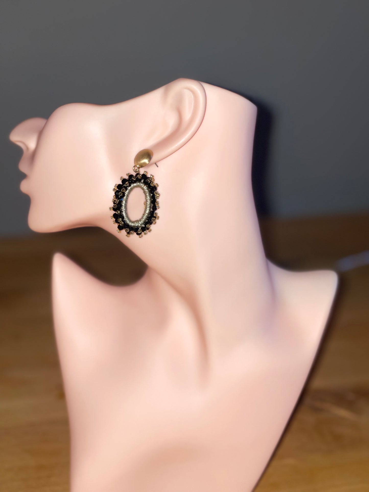 oorbellen zwarte rondjes met steentjes